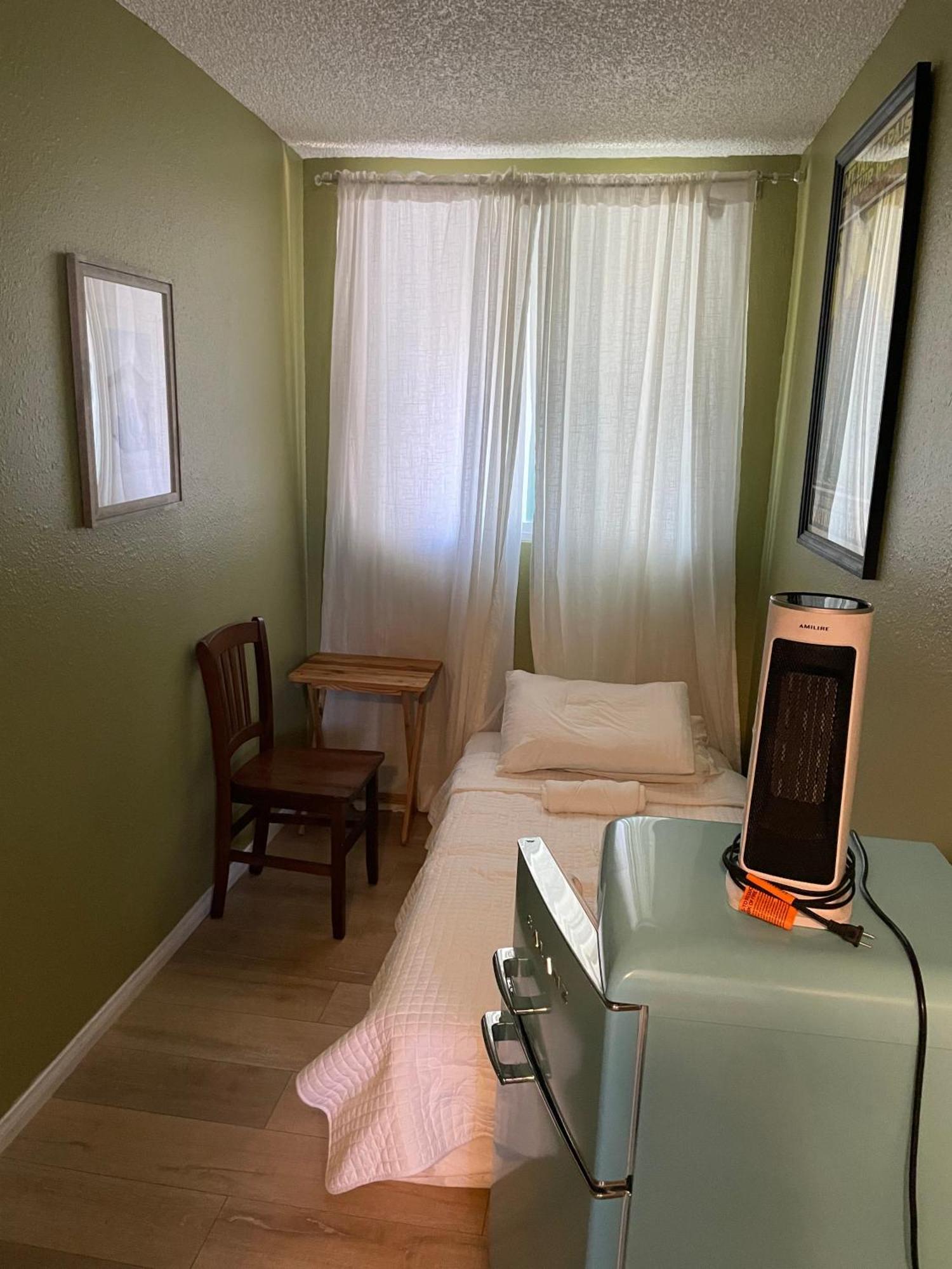 Private Room In Los Angeles With Wifi And Ac And Private Fridge!!! Экстерьер фото